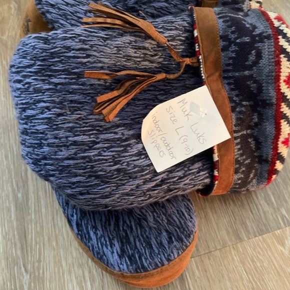 Slippers - Picture 2 of 3